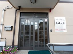 エントランスの清潔感ある扉