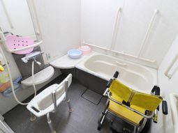 バリアフリーな浴室設備