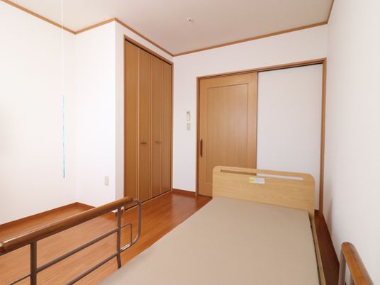 シンプルな洋室の居室