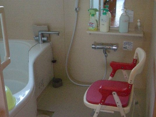 浴室の介助椅子  