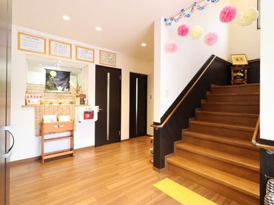 エントランスの温かい雰囲気