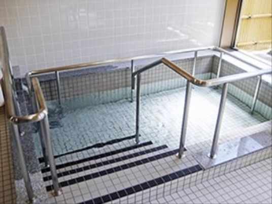 手すり付き浴槽