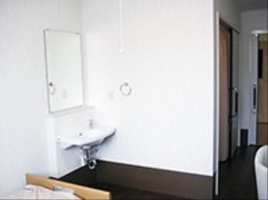 洗面台とトイレのある空間