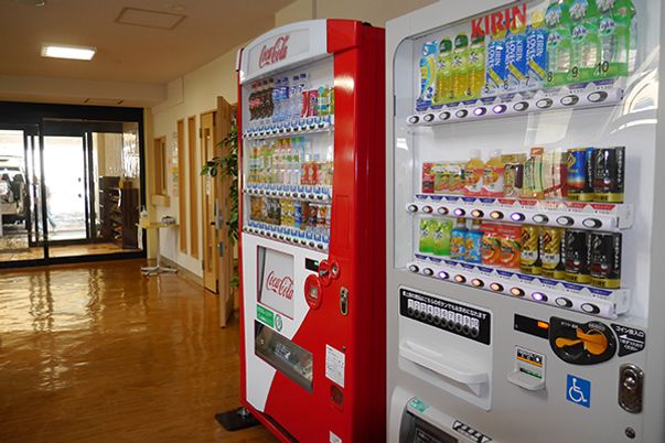 自動販売機のある通路