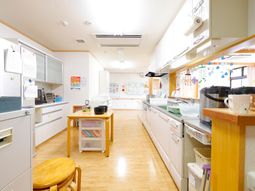 明るく清潔なキッチン