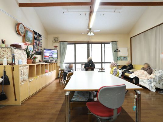 共有リビングの日常風景