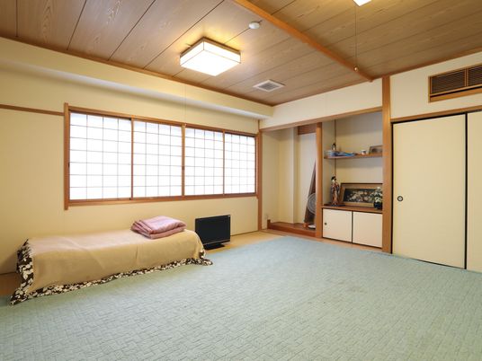 和室の広々とした居室