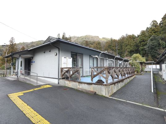 建物と周囲の様子