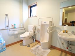 バリアフリーの洗面トイレ
