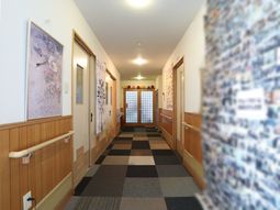 和風壁画のある廊下