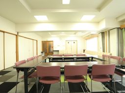 多目的室の明るい空間