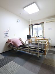 明るい個室の居室