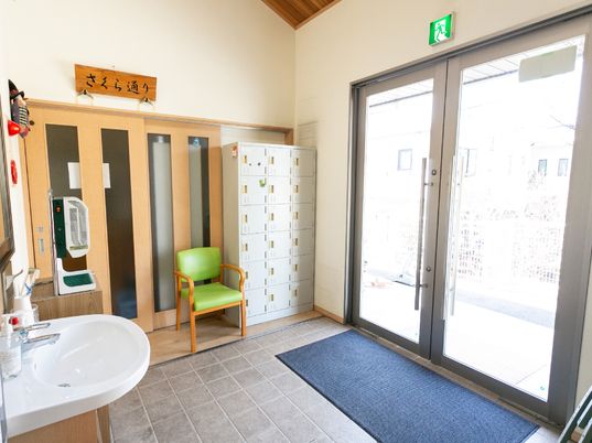 エントランスと手洗い場