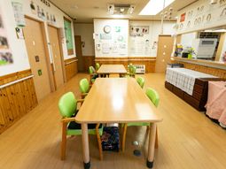 明るい食堂の様子