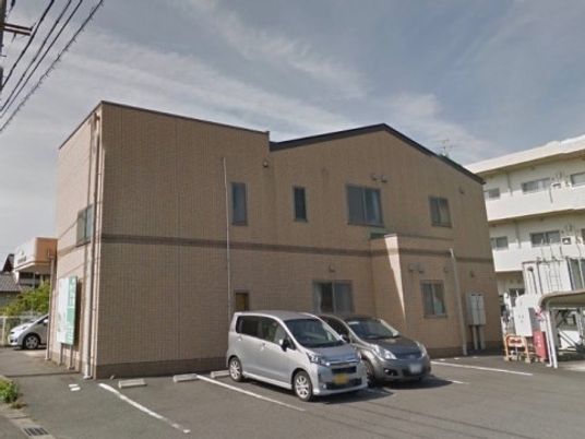 シンプルな建物の外観