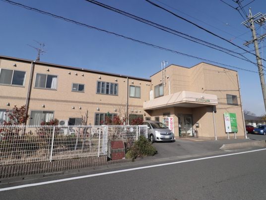 入り口が見える外観
