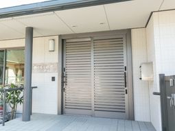 清潔感のあるエントランス