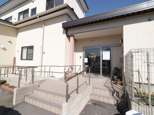 エントランスの清潔な外観