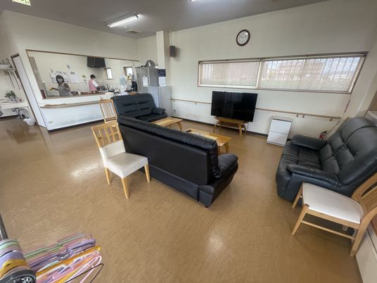 ソファとテレビがある広間