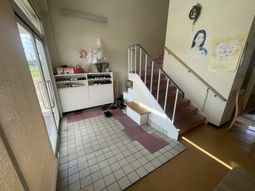 明るく開放的な階段