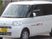 送迎車が停車する外観  