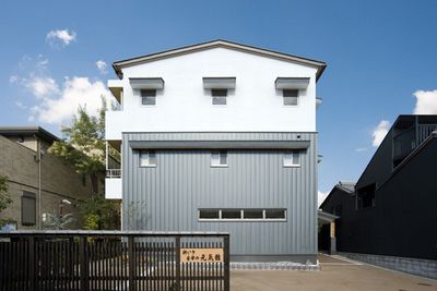 清潔感のある建物の外観