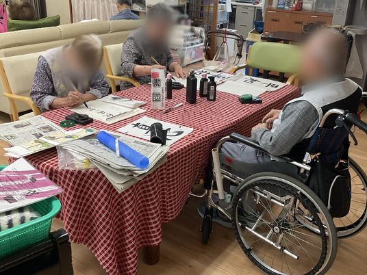 書道を楽しむ居室