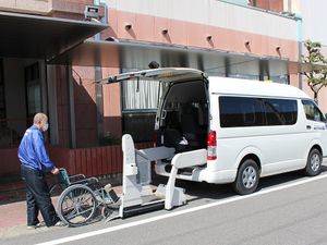 車いす対応送迎車の外観  
