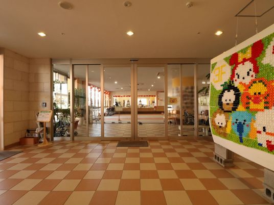 明るいエントランスホール