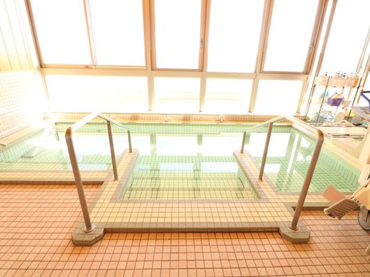 浴室の明るい空間