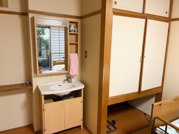 和室の一角と洗面台