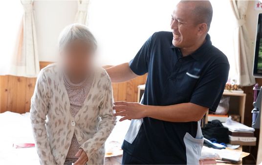 温かい交流の様子 居室