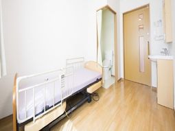 明るい居室の一角