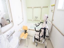 バリアフリーの浴室設備
