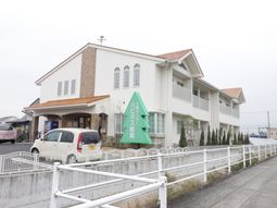 広々した建物のエクステリア