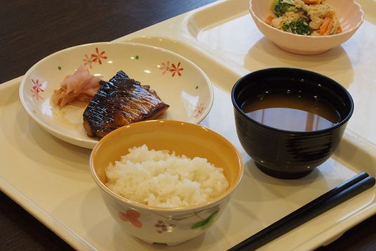 彩り豊かな食事　食堂