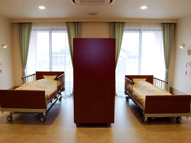 広々とした居室 居室 窓から自然光がたっぷり差し込む、明るく広々とした空間です。快適な居住環境が整っています。
