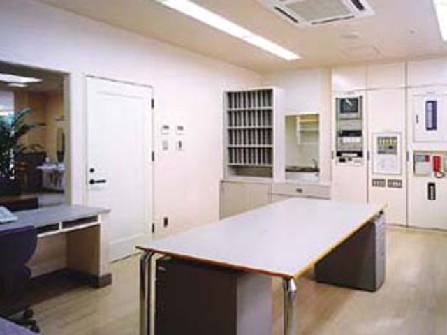 設備が整った室内 機能訓練室 機能訓練が行えるスペースです。設備がしっかりしており、快適に作業できる環境です。