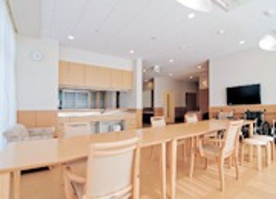 明るい共有スペース内観