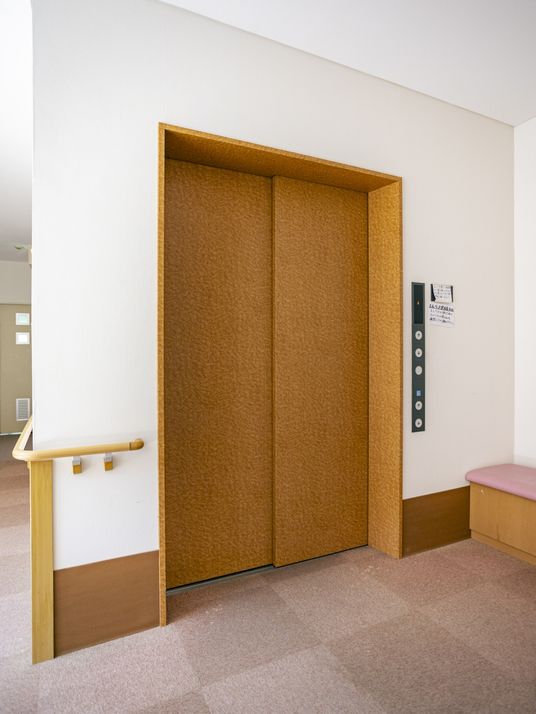 ボタンが見えるエレベーター