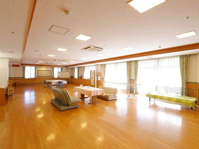 広々とした明るい共有空間