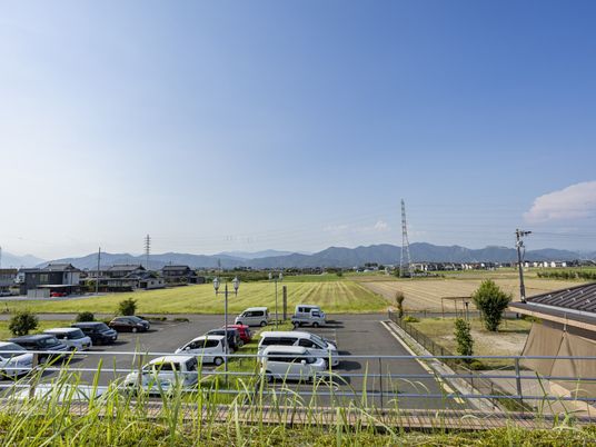 広々とした駐車場