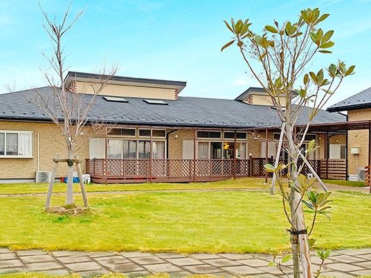 施設の庭  