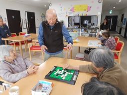 多目的室でのオセロゲーム