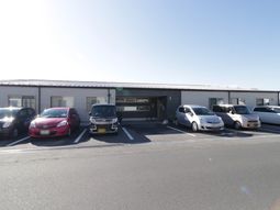 明るい外観の建物