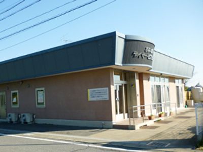 広々とした建物の外観