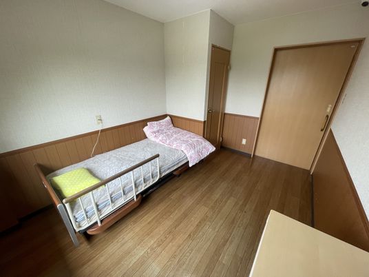 ベッドのある居室