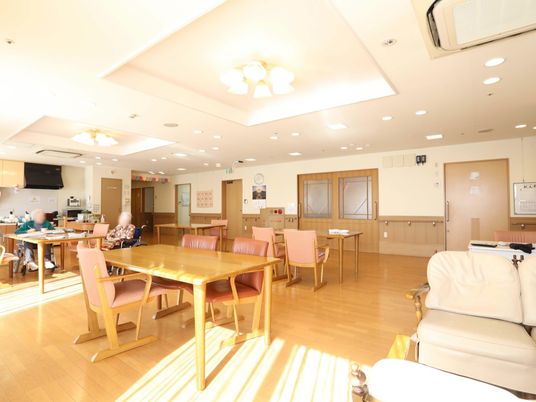 明るい食堂の風景