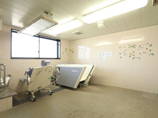 明るく清潔な浴室