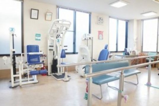 機器が並ぶ機能訓練室